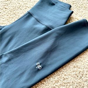 Alo Yoga 7/8 High-Waist Airlift Legging - Anthracite color